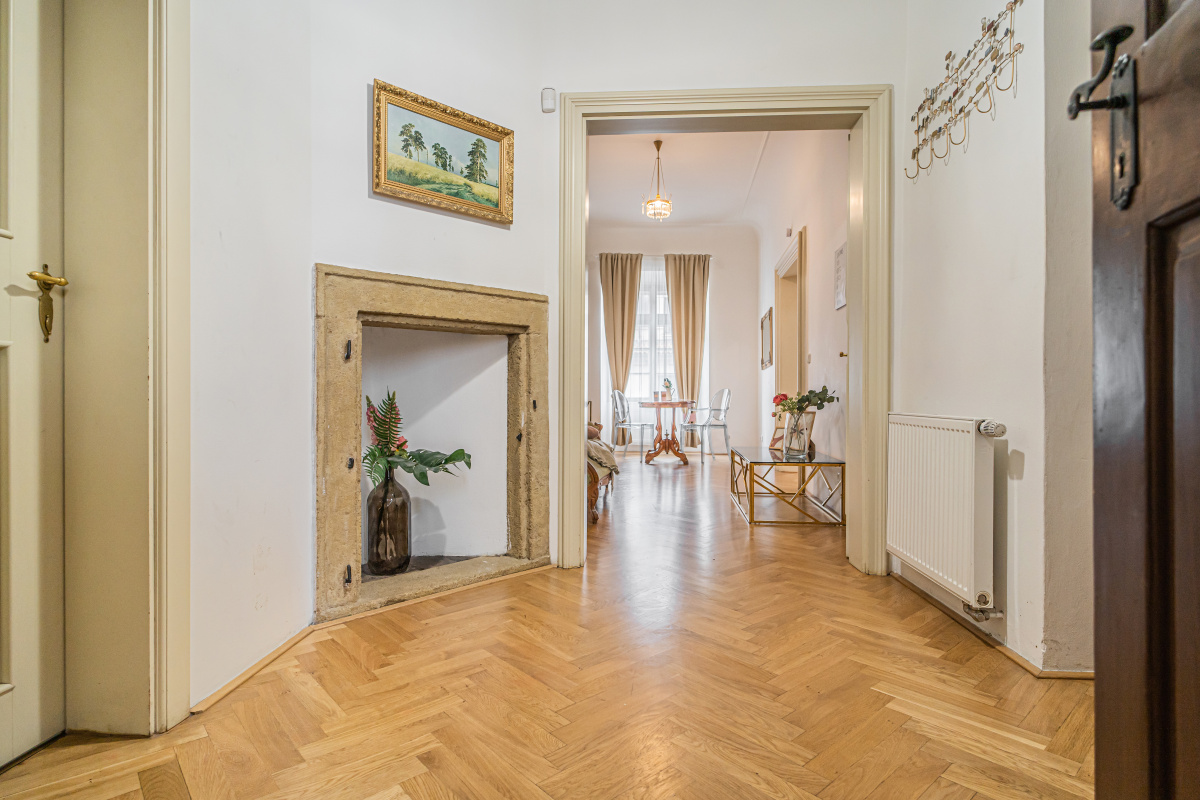 entrance hall.jpeg